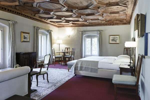 Room Schloss Englar