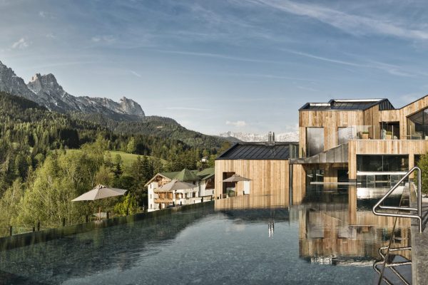 Infinity Pool Forsthofgut auf eco suites für nachhaltiges Reisen