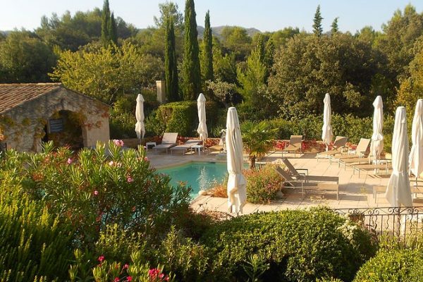 Outside Pool Hotel La Bastide auf eco suites